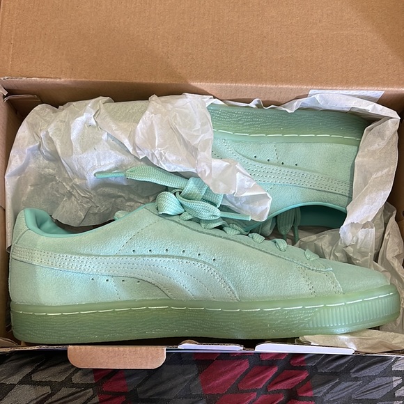 ✨New In Box✨ PUMA Suede Classic Mono Iced Jr in Aruba 🌊Blue size 6.5 big kids - Picture 6 of 10